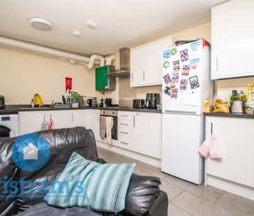 4 bed Apartment for Rent - Photo 1