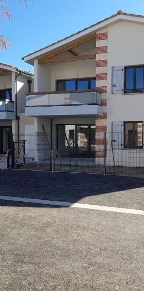 Location Appartement 4 pièces 83m² PAREMPUYRE 33290 - Photo 1