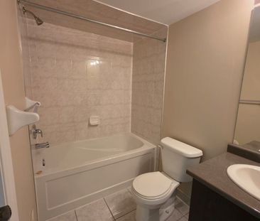 For Lease - 2441 GREENWICH Drive Unit# 96, Oakville, Ontario - Photo 6