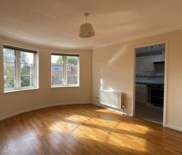 2 Bed Flat - Photo 2