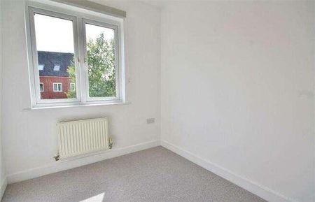 Old Woking, Woking, GU22 - Photo 4