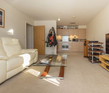 Purpose Built 1 Bedroom Top Floor Flat to Rent in Worthing - Photo 2