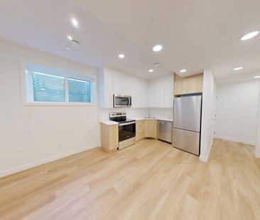 Edmonton Furnished house Rental in Westmount - Luxury 1 bedroom Bas... - Photo 2
