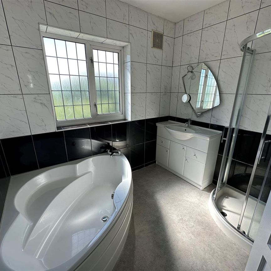 Penshurst Gardens, HA8 9TP, Edgware - Photo 1