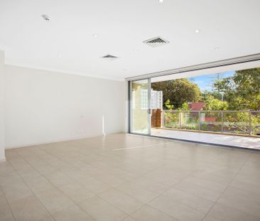 2/4 Market Lane, - Photo 1