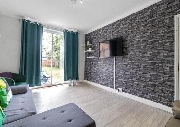 Room in a Shared House, Downhills Way, N17 - Photo 1