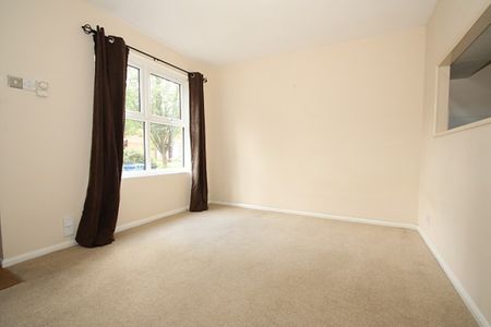 Hedgerley Court, Woking - Photo 5