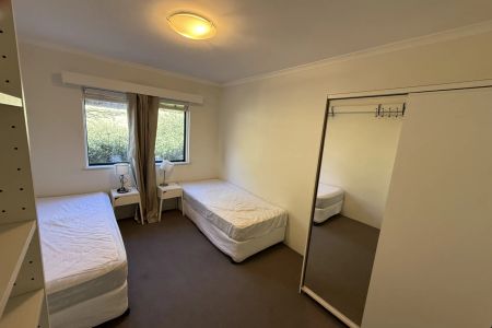 Fully Furnished Lake View Property Available for Short Term Lease @ $450pw! - Photo 4