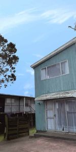 Refreshed 2-bedroom unit - Photo 4