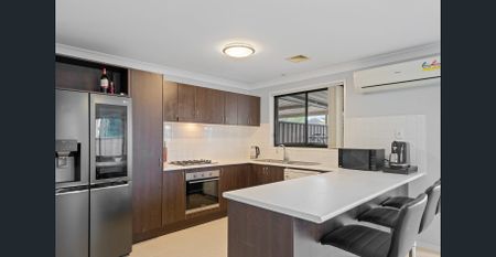 Spacious 4-Bedroom Townhouse with Entertainer's Backyard - Photo 5