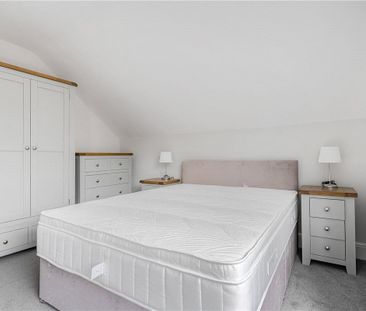 *Includes GAS & ELECTRIC* Spacious and well presented three bedroom... - Photo 1