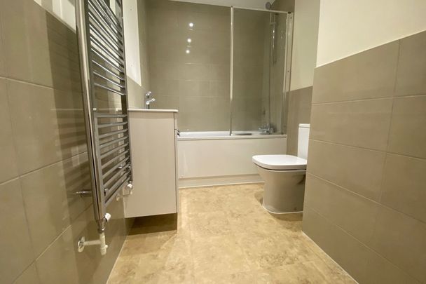 Empire House - Photo 1