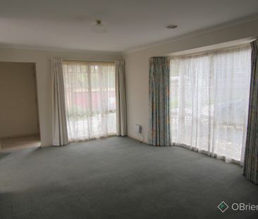 Spacious 3‑Bed Unit in Quiet Langwarrin Location - Photo 3