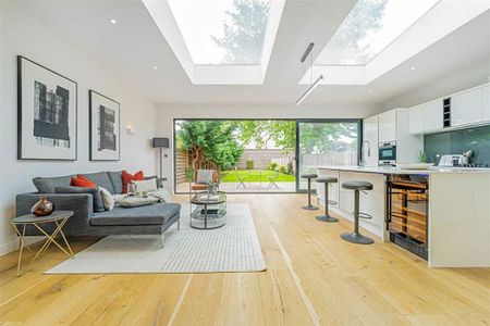 4 bedroom semi-detached house to rent - Photo 3