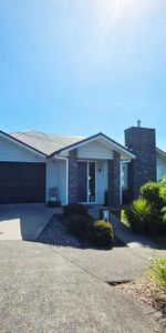 Modern, Spacious Family Home in Popular ... - Photo 3