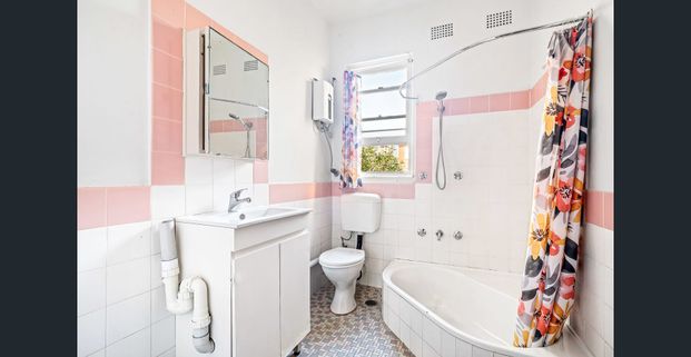 Apartment in Sought-After Coastal Location - Photo 1