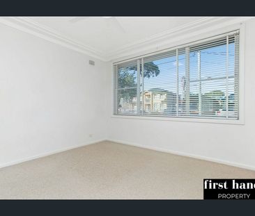 Freestanding House in Idyllic Street - Photo 5