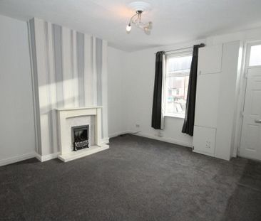 2 bedroom end of terrace house to rent - Photo 4
