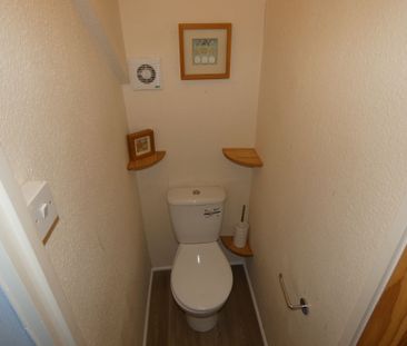 3 bed Apartment - To Let - Photo 3