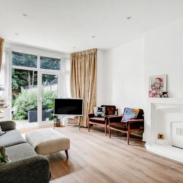 3 Bedroom Flat To Let - Photo 1
