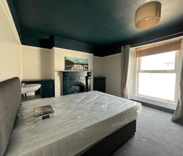 4 bedroom terraced house to rent - Photo 2