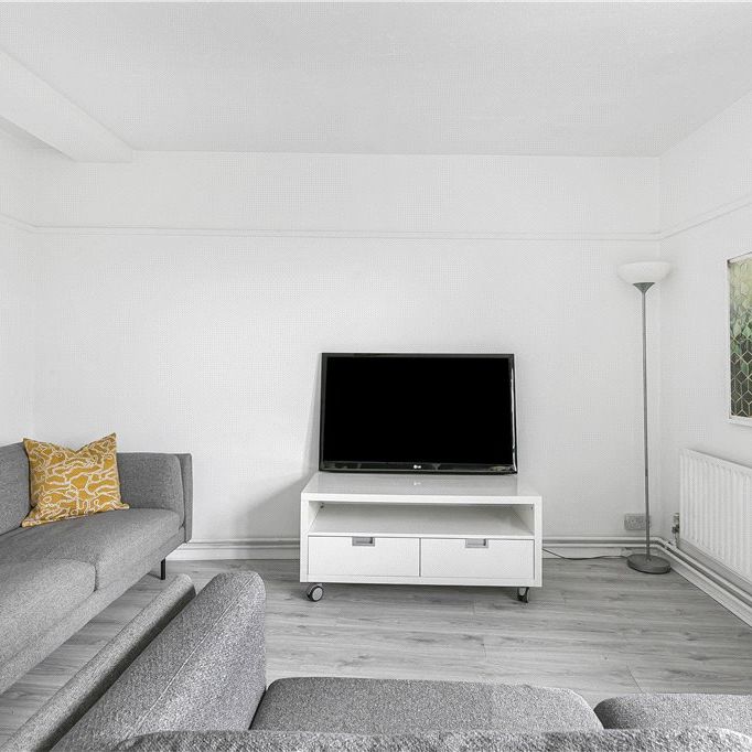 Stockwell Gardens Estate, London, SW9 9AZ - Photo 1