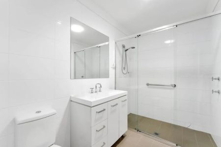 Delightful Light Filled Spacious Villa Water included in Lease - Photo 5