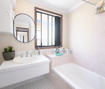 3 Bedroom Home in Perfect Location! - Photo 5