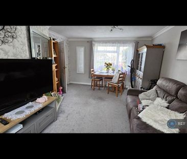 3 bedroom semi-detached house to rent - Photo 2