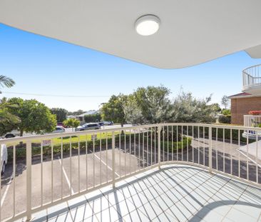 2 Bedroom Apartment Kings Beach - Photo 4