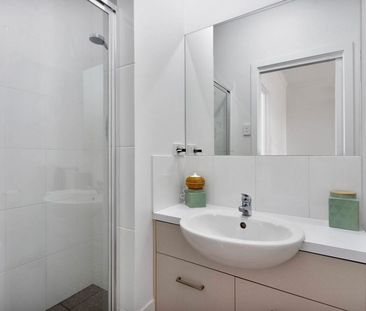 Modern Living in Style and Comfort – Your Perfect Townhouse Awaits! - Photo 1