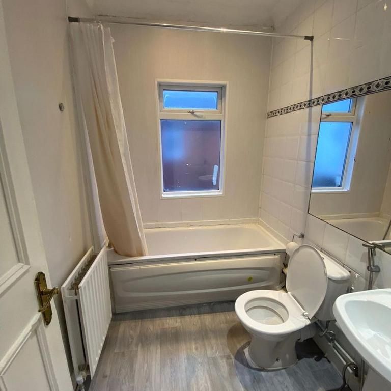 3 bedroom apartment to rent - Photo 1