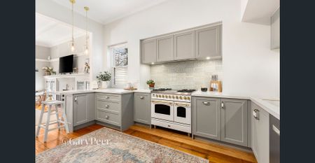 Renovated 4-Bedroom Home with Separate Bungalow in Prime Caulfield South - Photo 3