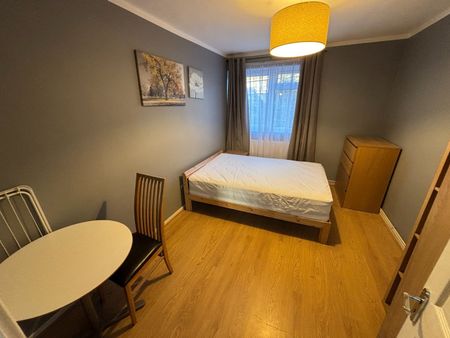 3 Bed Flat, Waltham House, SW9 - Photo 5