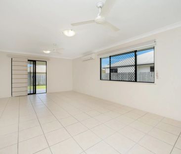 Spacious & Stylish Home with Side Access – Ideal for Entertaining - Photo 2