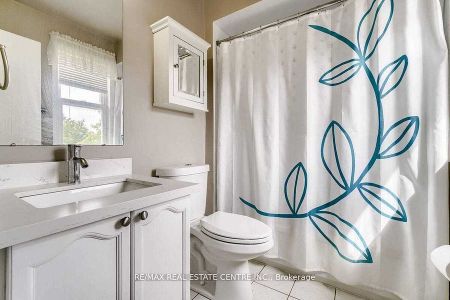 For Lease - 18 Galbraith Court, Clarington, Ontario - Photo 3