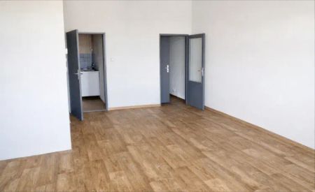 Prostorný byt 1+1 na náměstí - Photo 5