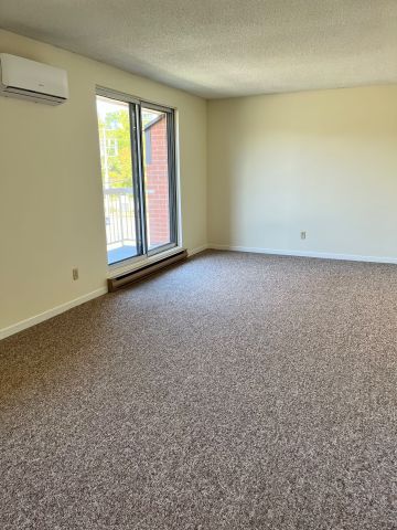 For Lease - 131 Edgehill Drive Unit# N11, Barrie, Ontario - Photo 2