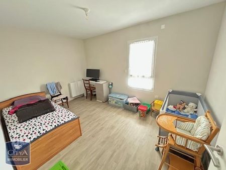 Location Appartement 3 pièces 67m² LA CHAPELLE ST URSIN 18570 - Photo 2