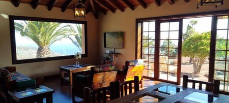 2 bedroom luxury Townhouse for rent in San Cristóbal de La Laguna, Spain - Photo 2