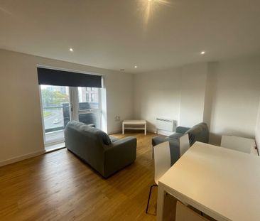 3 Bed Flat, Every Street, M4 - Photo 1