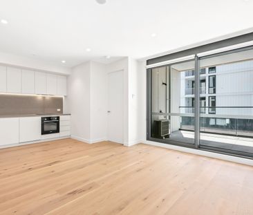 Chic Living in Convenient Locale - Photo 1