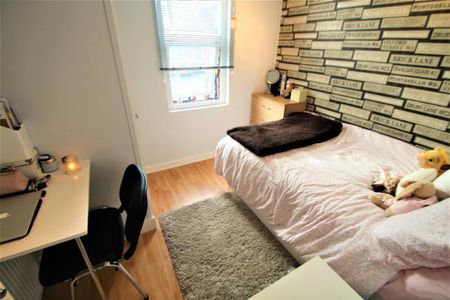 4 bedroom terraced house to rent - Photo 4