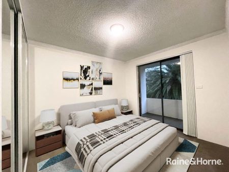 Spacious Apartment In Prime Location - Photo 2
