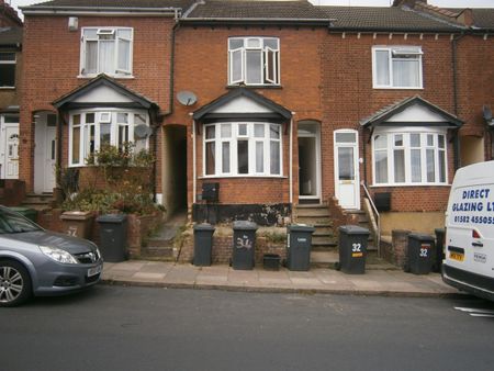 3 Bed Terraced House, Richmond Hill, LU2 - Photo 5