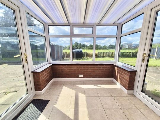 4 bedroom detached bungalow to rent - Photo 1