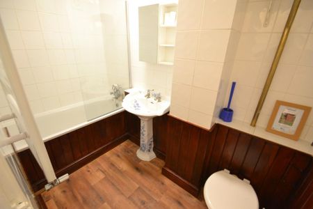 1 bedroom in a flat share to rent - Photo 5