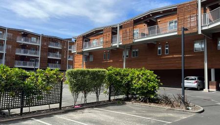Modern & Stylish Living in the Heart of Hobsonville Point - Photo 2