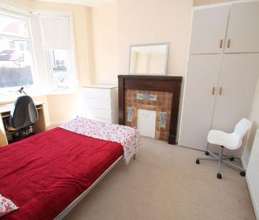 4 bedroom terraced house to rent - Photo 6