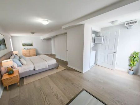 140 Caroline Street South - 1 — 2 Bedroom - Photo 3